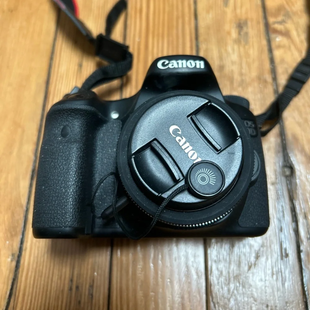 Canon EOS 70D Digital Camera w Canon Macro EFS 24mm Lens